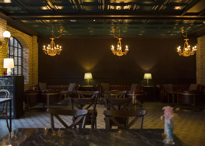 9 Brick Hotel
