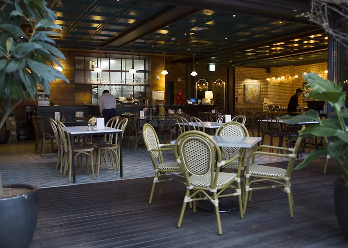 9 Brick Hotel