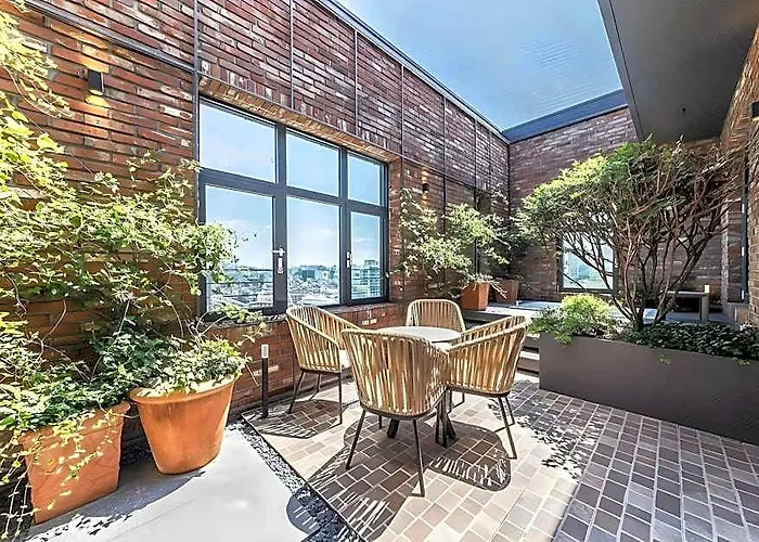 9 Brick Hotel