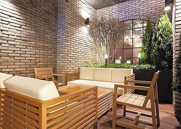 9 Brick Hotel 3*