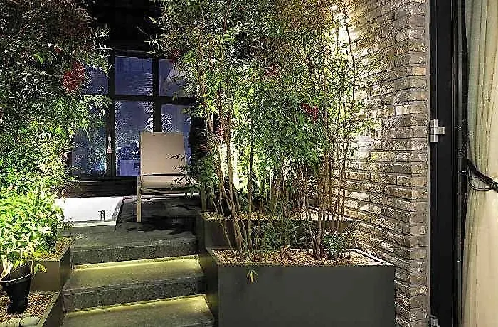 9 Brick Hotel