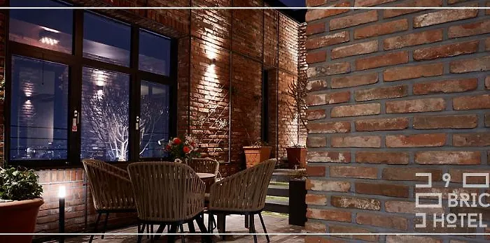 Hotel 9 Brick